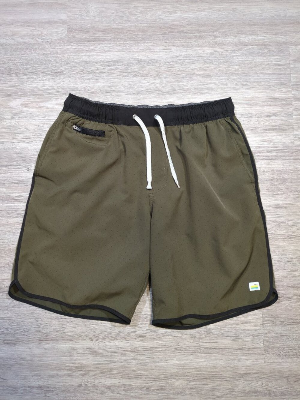 Vuori Banks Shorts 7" Unlined Green Men's Medium Stretch Gym Performance V330